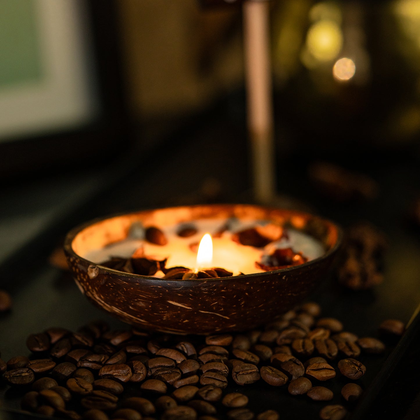 Natchu's Coconut Shell based Candles Glossy Oval (100ml) -Rose,Spices & Coffee Beans Toppings (Set of each 1)